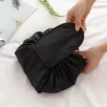 Makeup bag product details showing magnetic closure and zip pocket